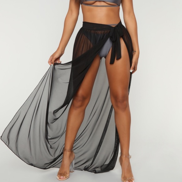 Fashion Nova Other - FashionNova- Black swimsuit Cover Up Skirt 👙